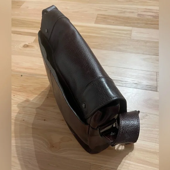 Kenneth Cole Brown Leather Heritage Messenger Bag - Picture 5 of 8